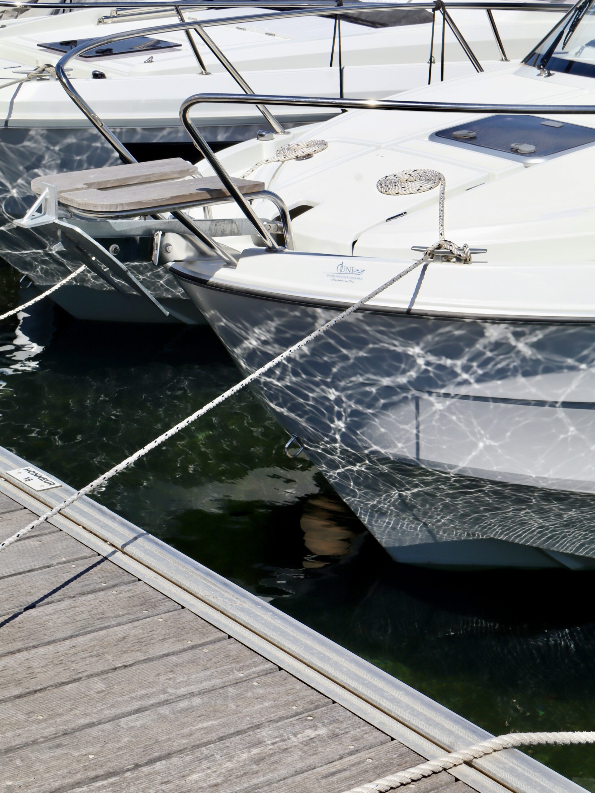 Mise à jour des photos du site web de notre client UNI bateaux à Ajaccio, Corse - création/gestion de site web